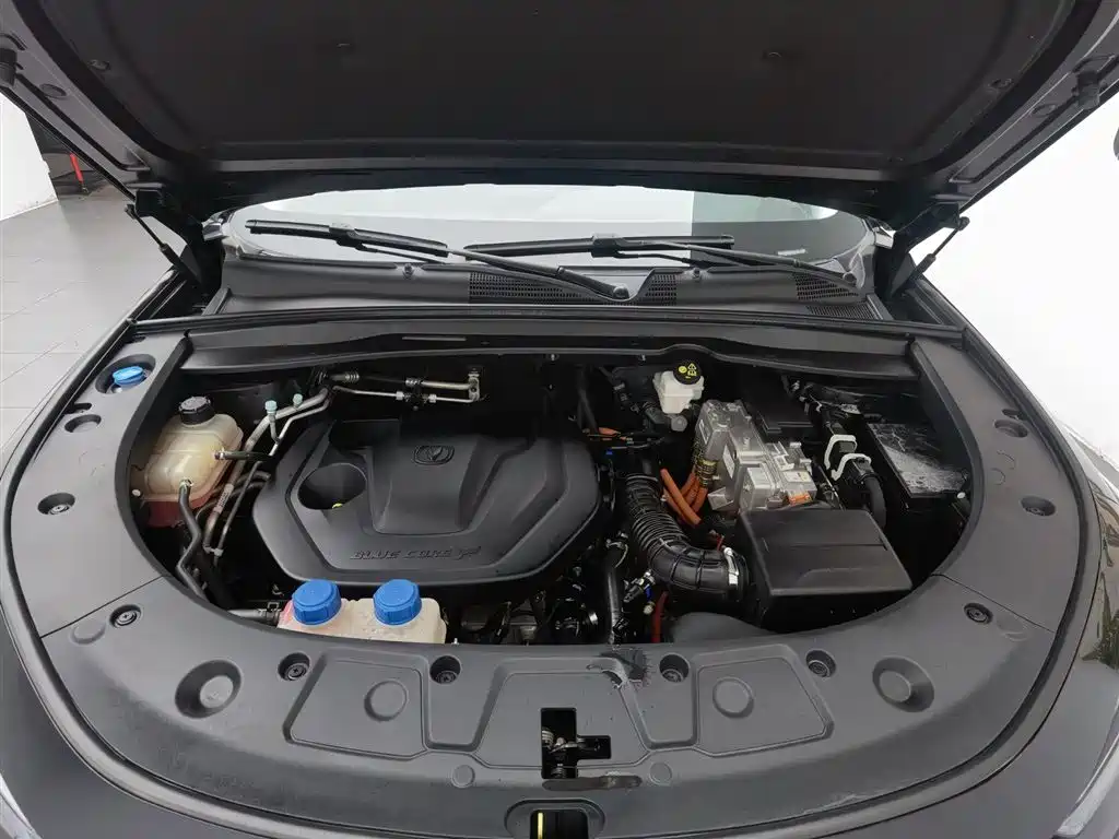Changan UNI-K iDD Blue Whale iDD 130 km 1.5 T Distinguished