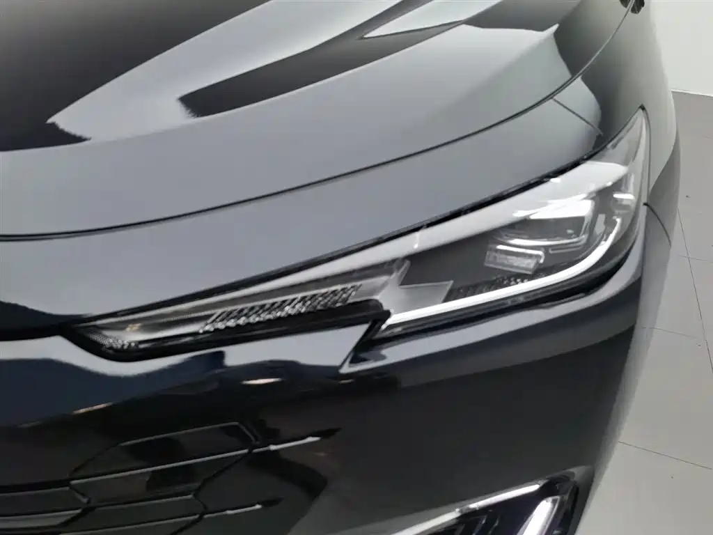 Changan UNI-K iDD Blue Whale iDD 130 km 1.5 T Distinguished