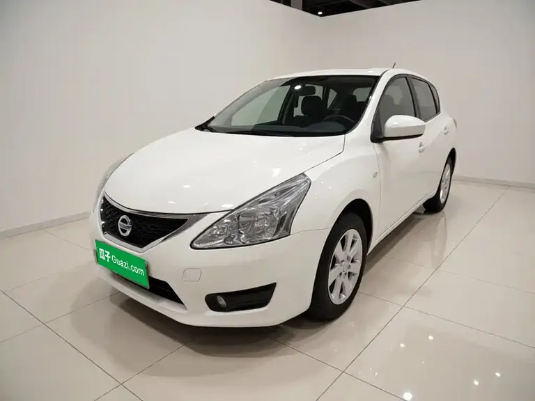 Nissan Tiida 1.6 L CVT Intelligent