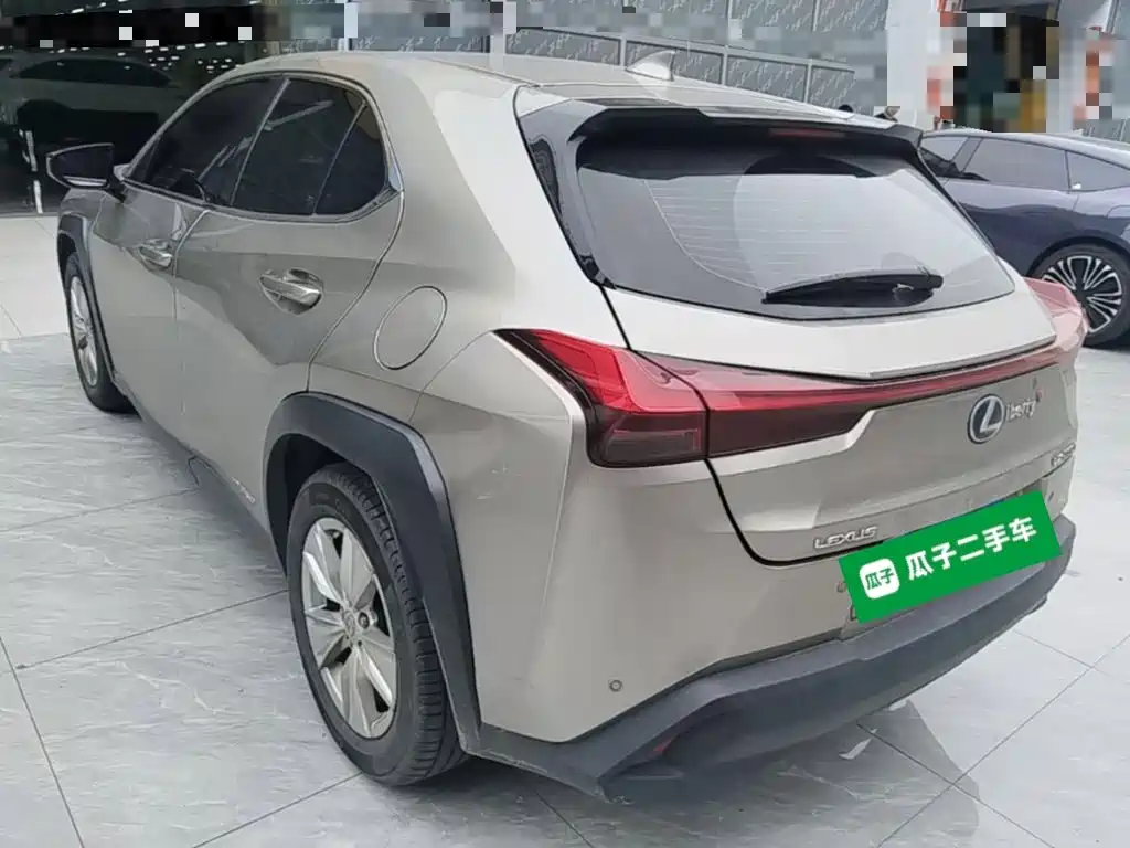 Lexus UX 260 h ·