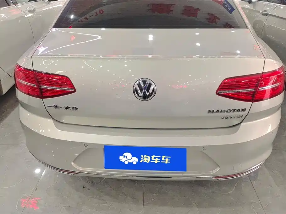 Magotan 330 TSI DSG Luxury