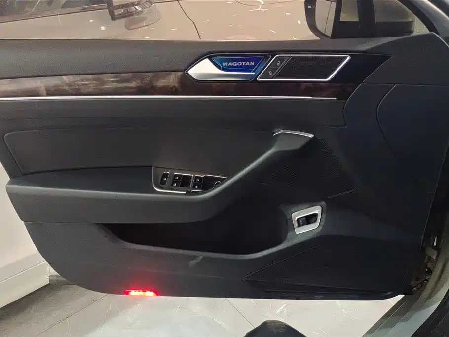 Magotan 330 TSI DSG Luxury