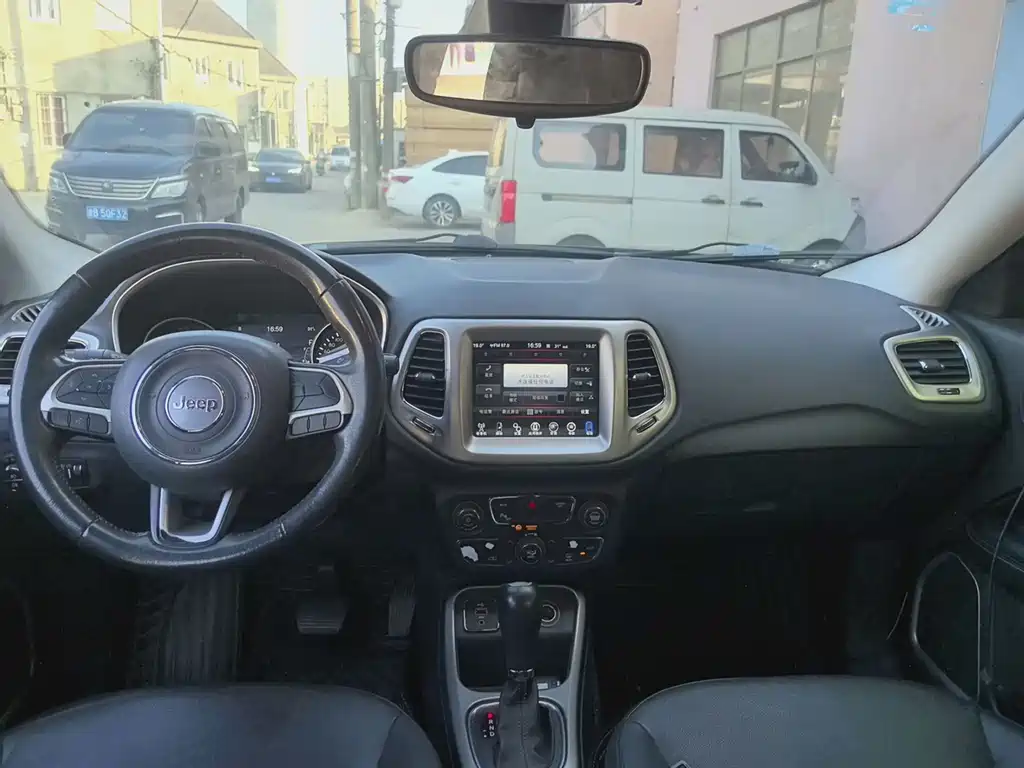 Compass 200 T Auto Home Enjoyment