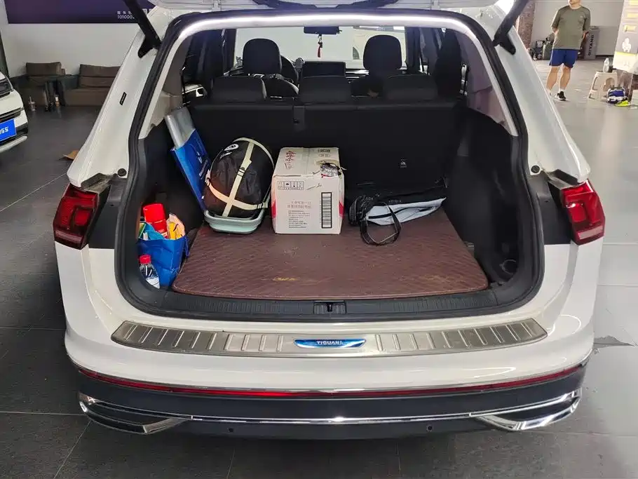 Tiguan L 330 TSI Auto 2 WD Smart Enjoyment