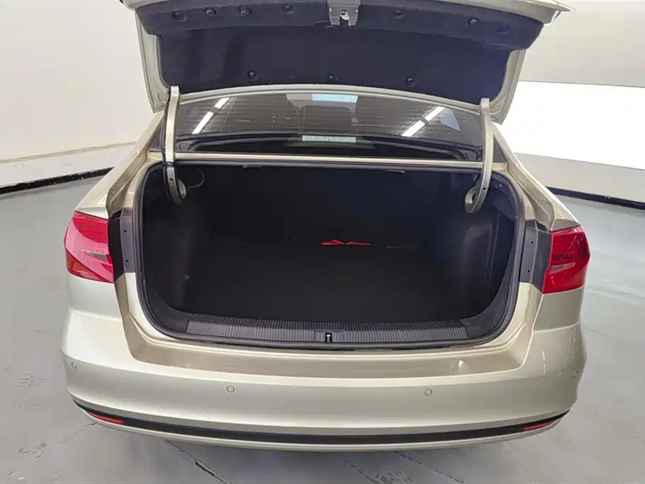 Bora 1.5 L Auto Fashion