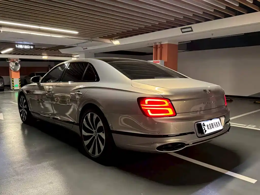 Flying Spur 飞驰 2023款 4.0 T V8 S