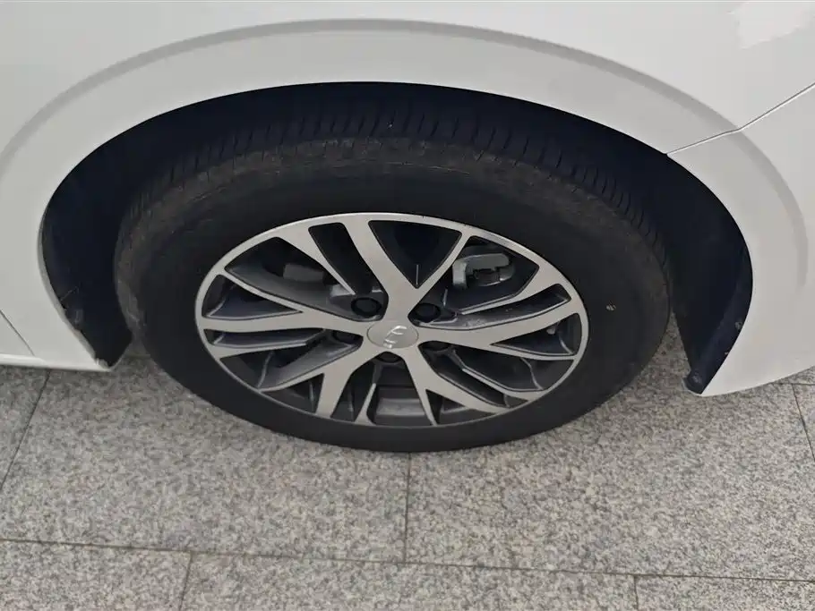 Emgrand 4 th Gen 1.5 L CVT Dragon