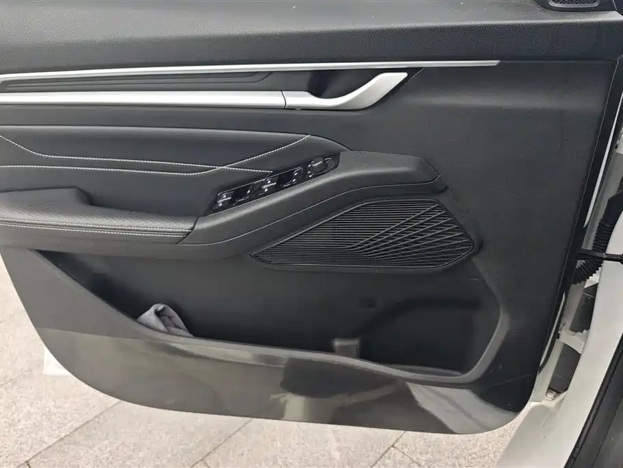 Emgrand 4 th Gen 1.5 L CVT Dragon