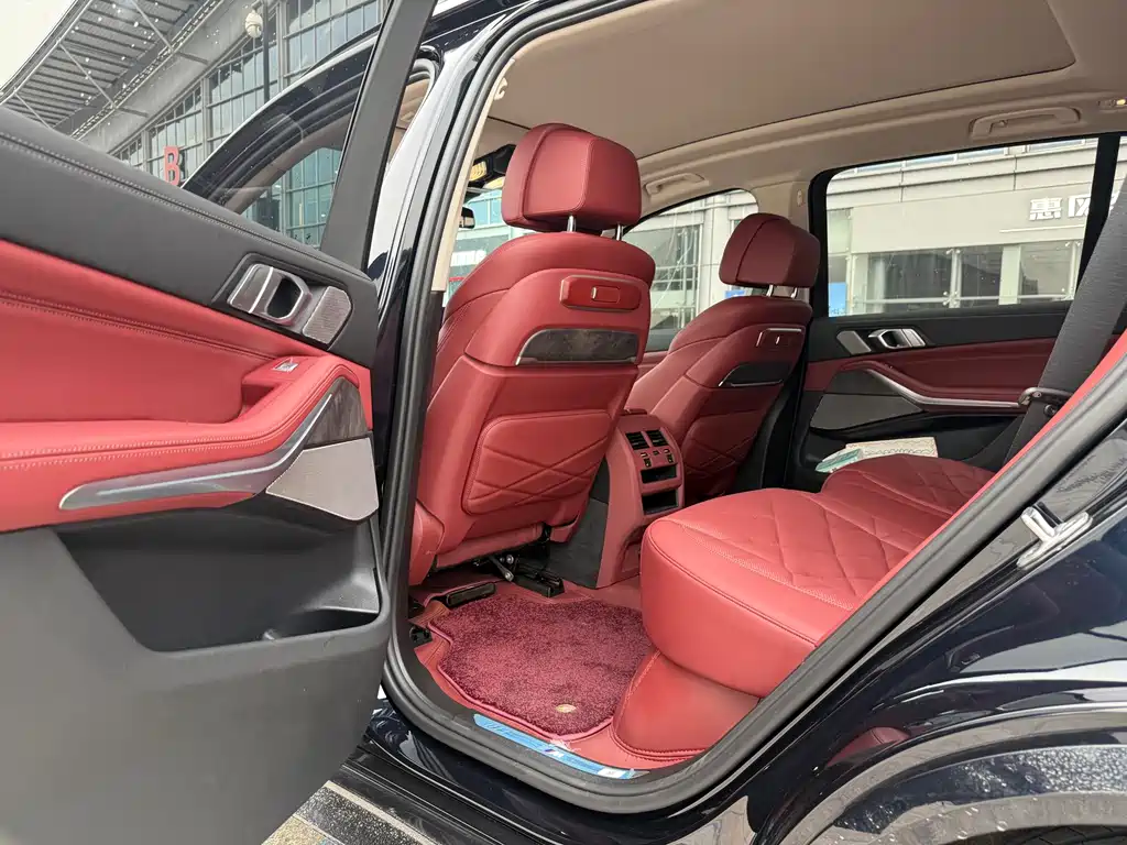 BMW X5 xDrive 30 Li Premium M Sport Night Package