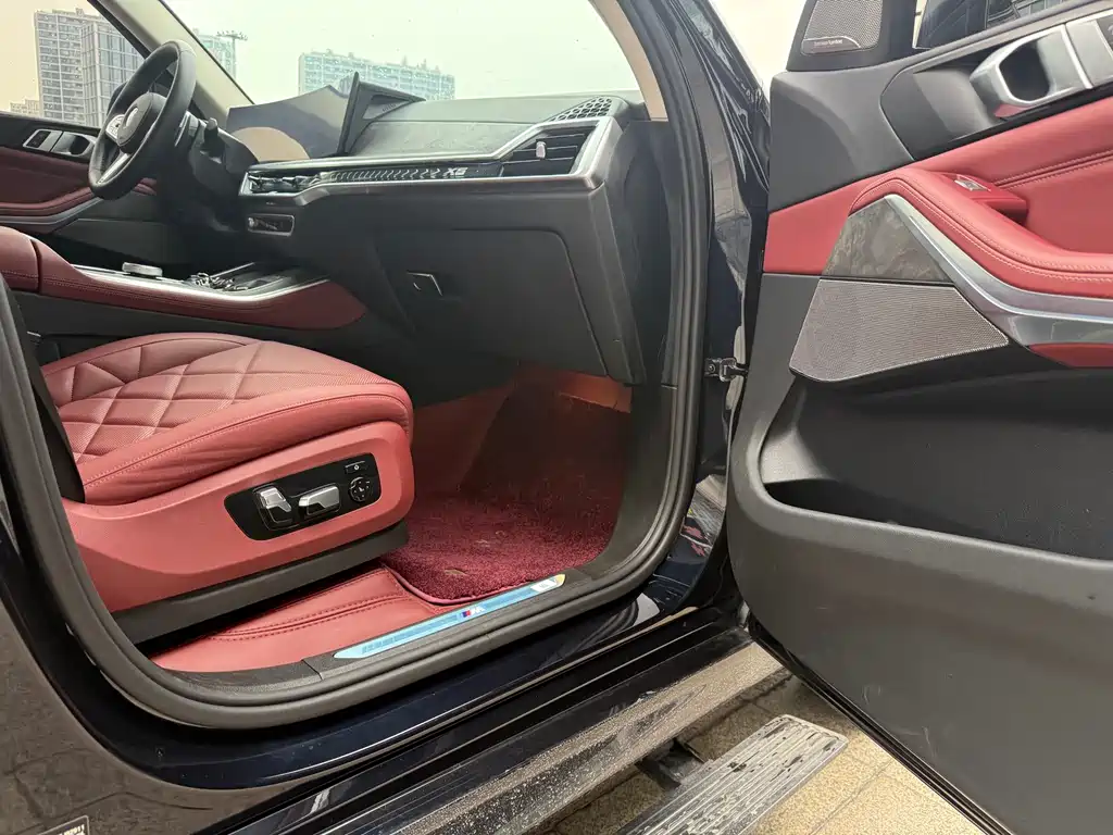 BMW X5 xDrive 30 Li Premium M Sport Night Package