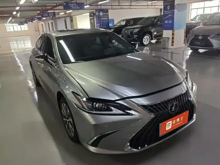 Lexus ES 200 Outstanding
