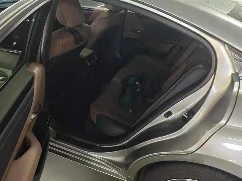 Lexus ES 200 Outstanding