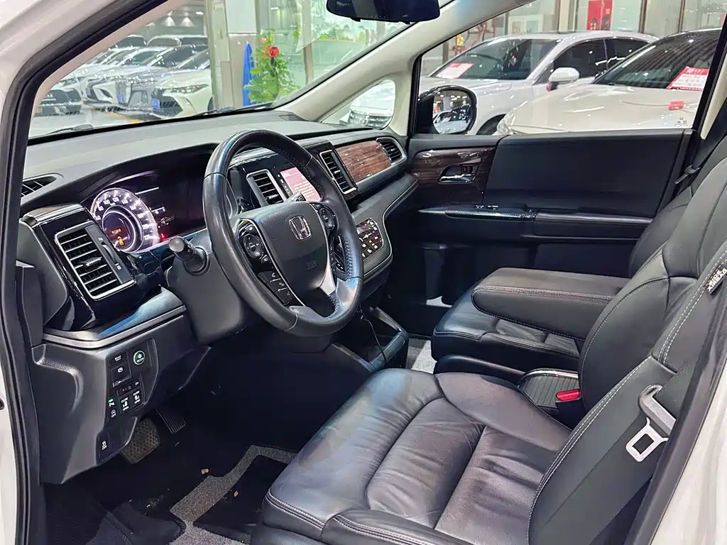 Elysion 2.4 L Luxury