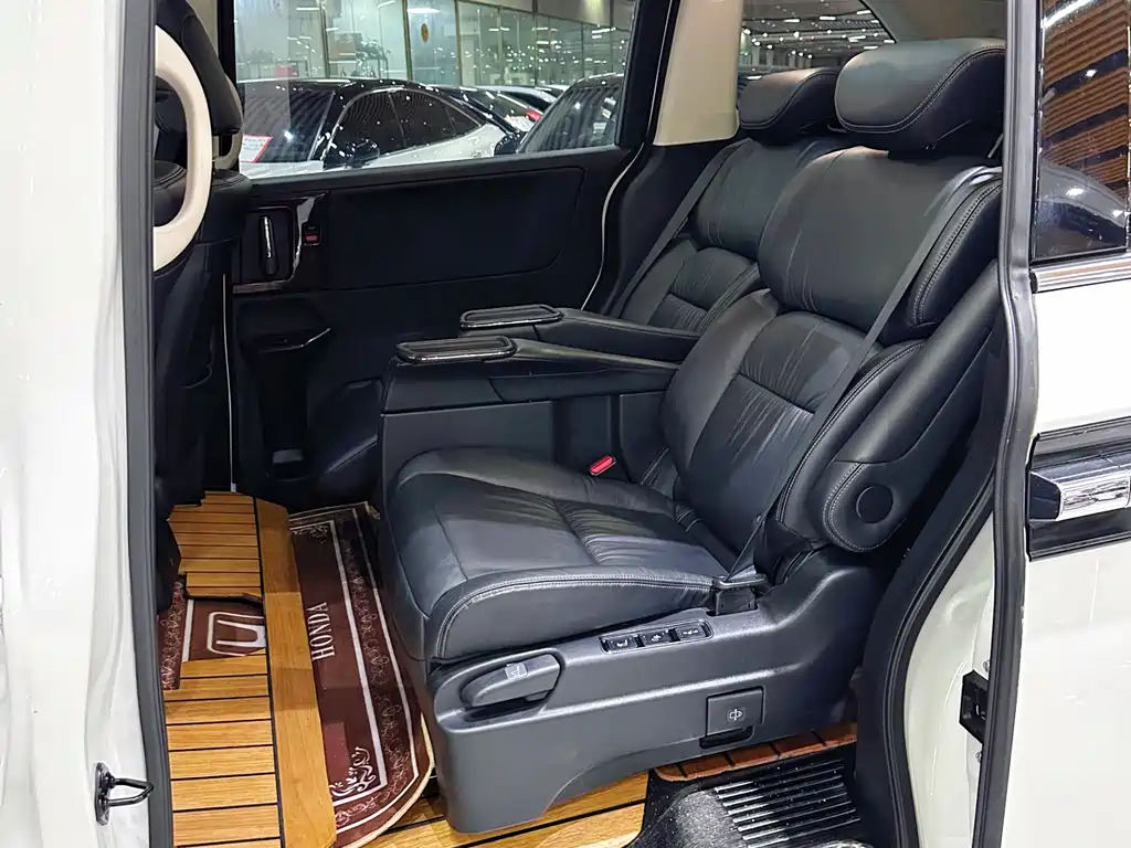 Elysion 2.4 L Luxury