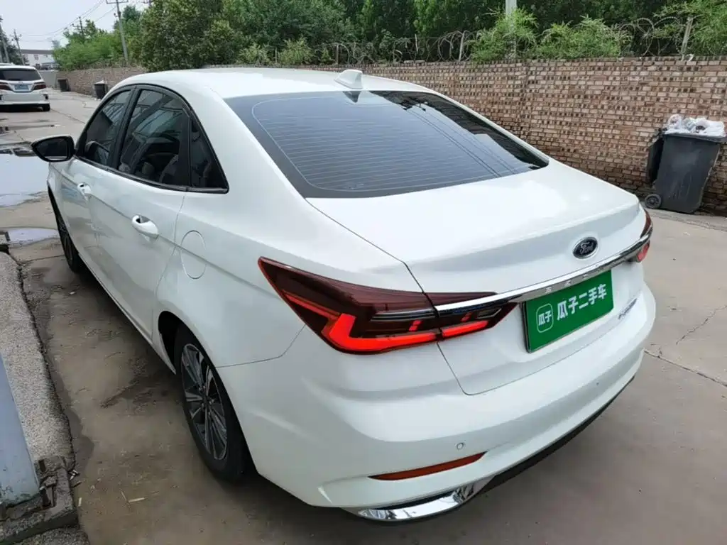Escort 1.5 L Auto Diamond