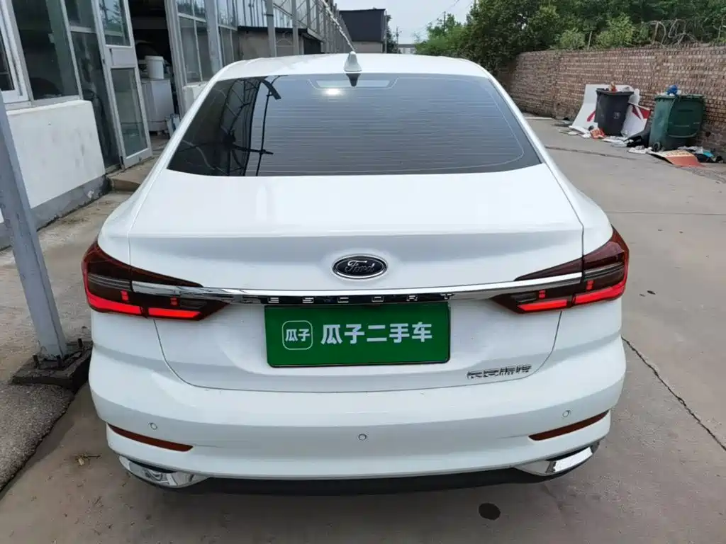 Escort 1.5 L Auto Diamond