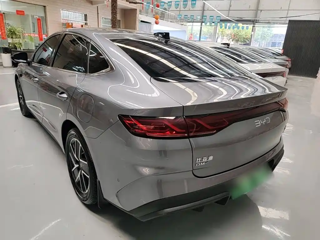 Qin L DM-i Smart Drive 120 KM Leading