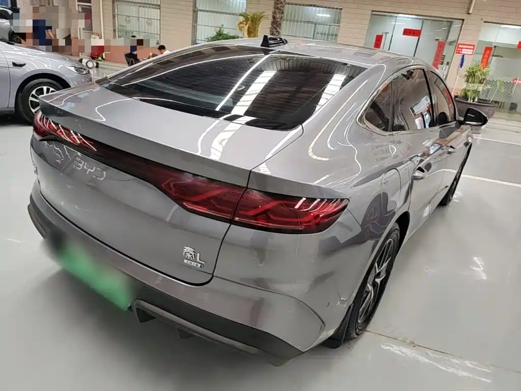 Qin L DM-i Smart Drive 120 KM Leading