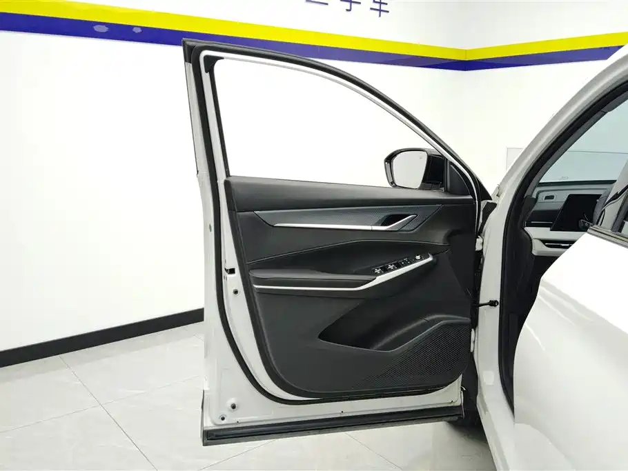 Changan CS75 PLUS 3 rd Gen Champion 1.5 T Smart Drive Power Navigation