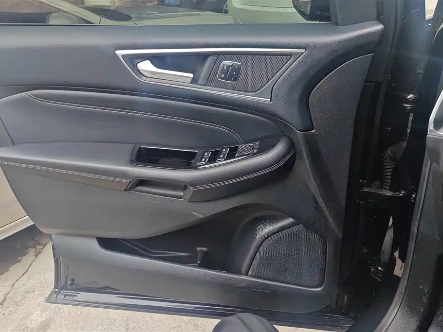 Edge EcoBoost 245 2 WD Grand Sharp 7-seat