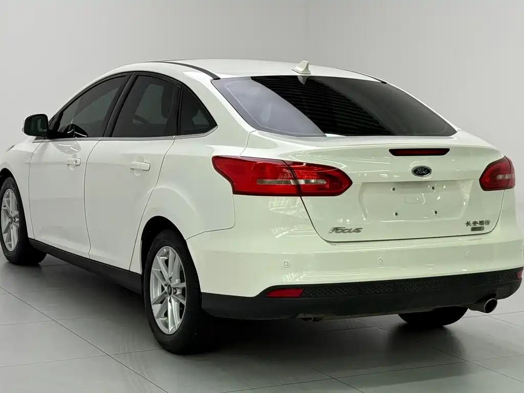 Focus Sedan EcoBoost 180 Auto Elite