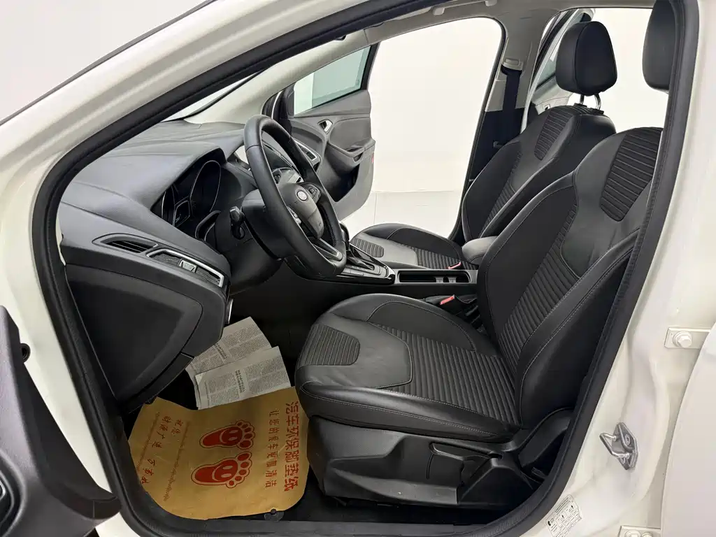 Focus Sedan EcoBoost 180 Auto Elite