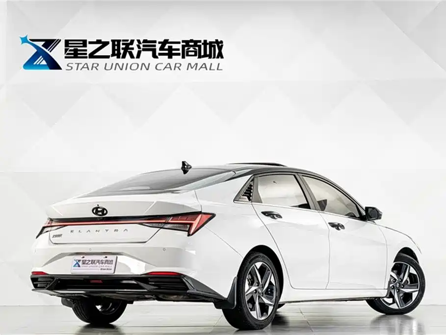 Elantra 1.5 L CVT TOP Flagship