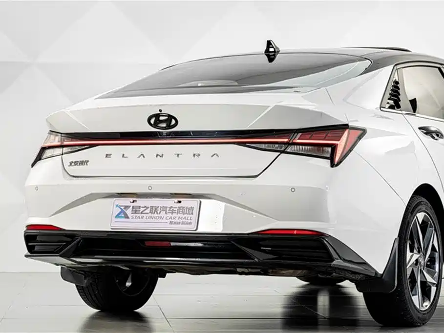 Elantra 1.5 L CVT TOP Flagship
