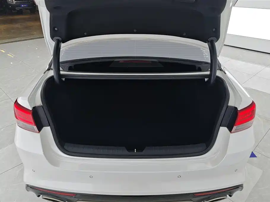 Kia K5 1.6 T Auto LUX