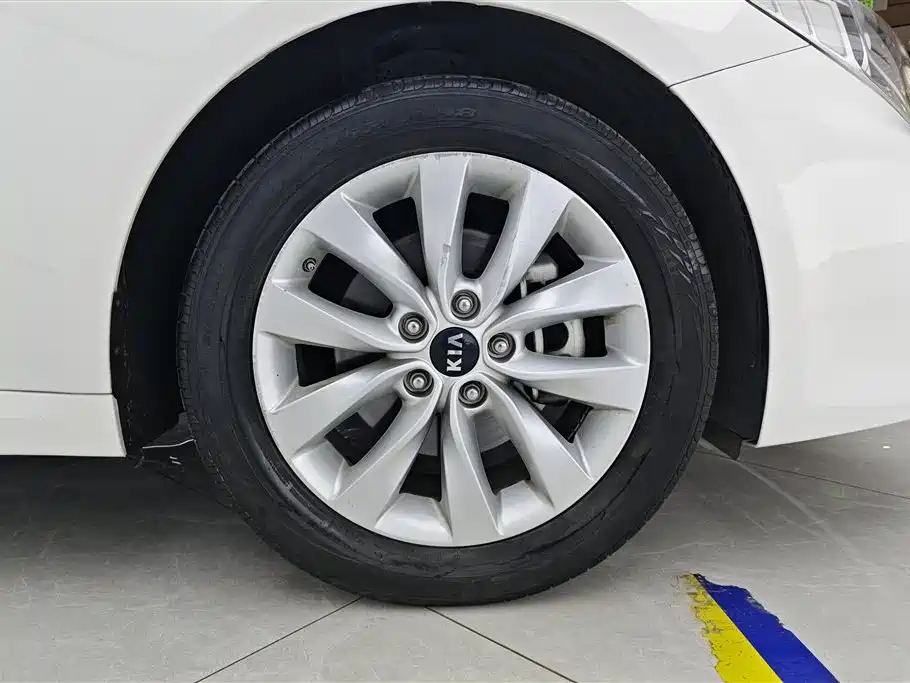 Kia K5 1.6 T Auto LUX