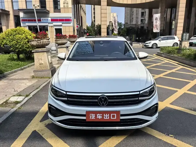 Volkswagen Bora 280 TSI DSG Supreme Travel