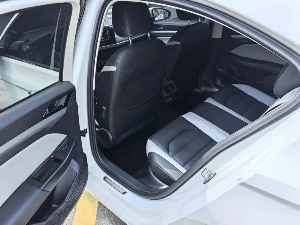 Bora 280 TSI DSG Supreme Travel