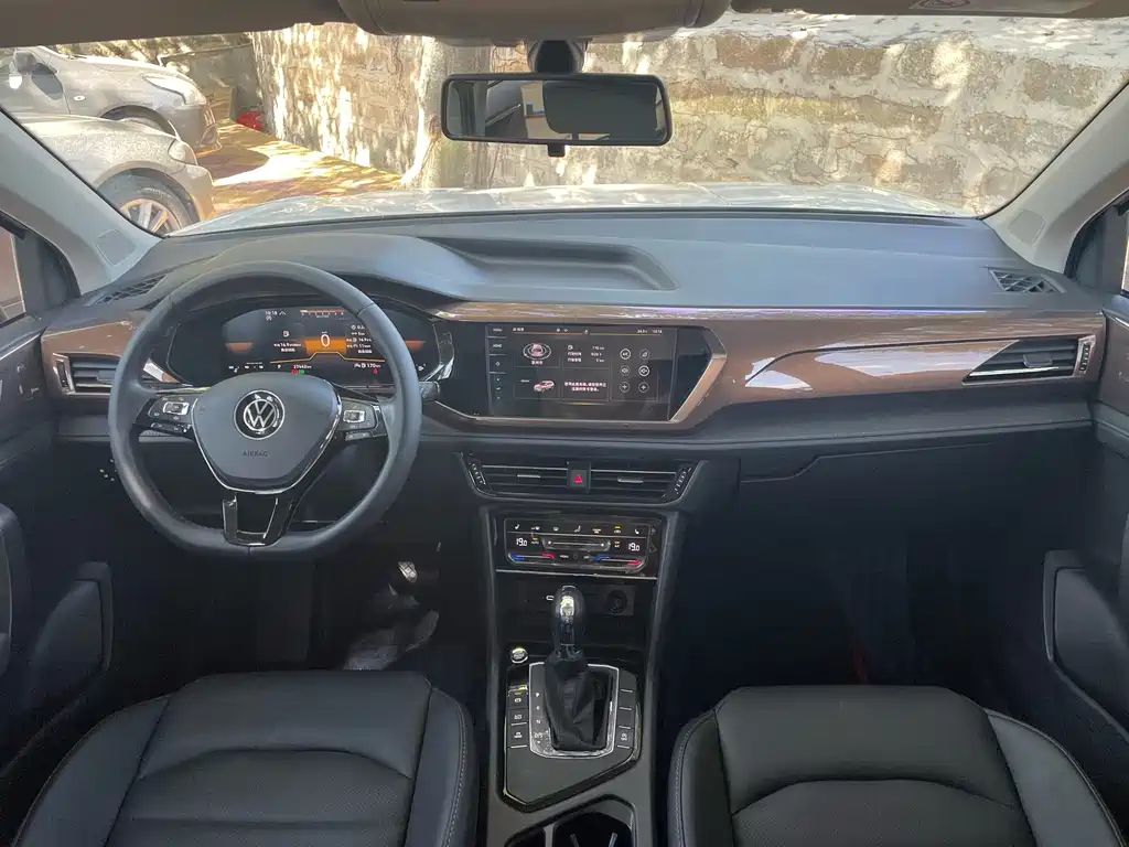 Tharu 330 TSI 4 WD Luxury