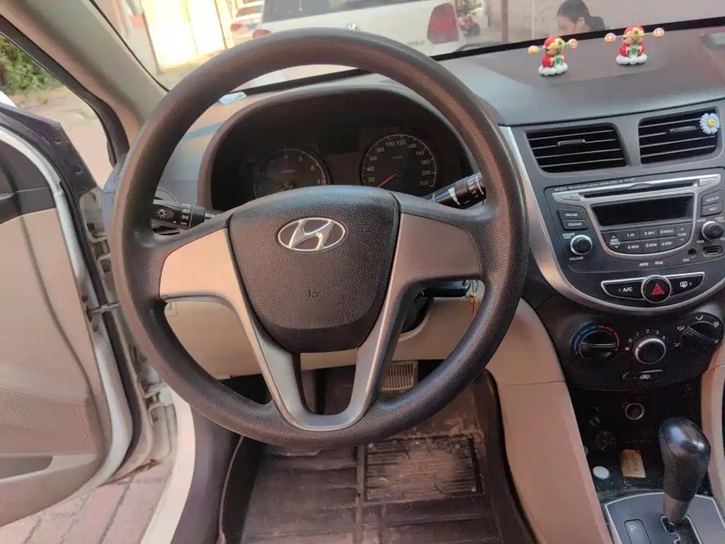 Accent 1.4 L Auto Intelligent GLS
