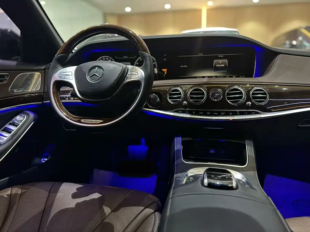 Maybach S-Class S 400 4 MATIC