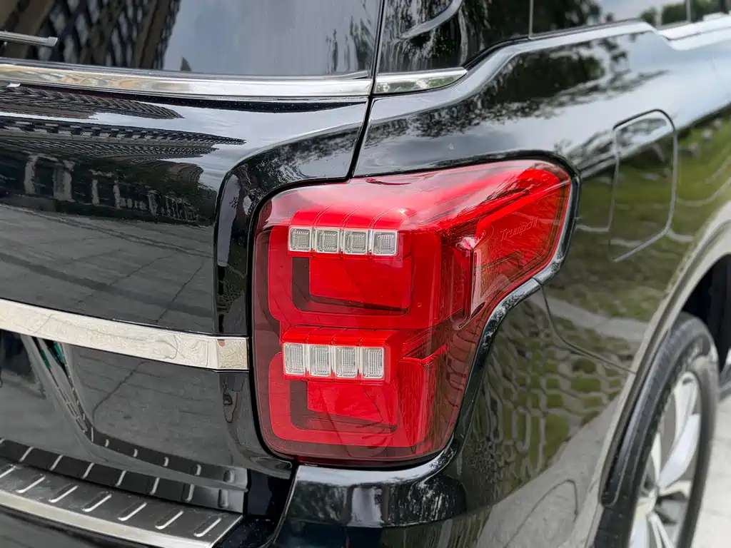 GAC Trumpchi GS8 320 T 2 WD Luxury Connected (7-seat)
