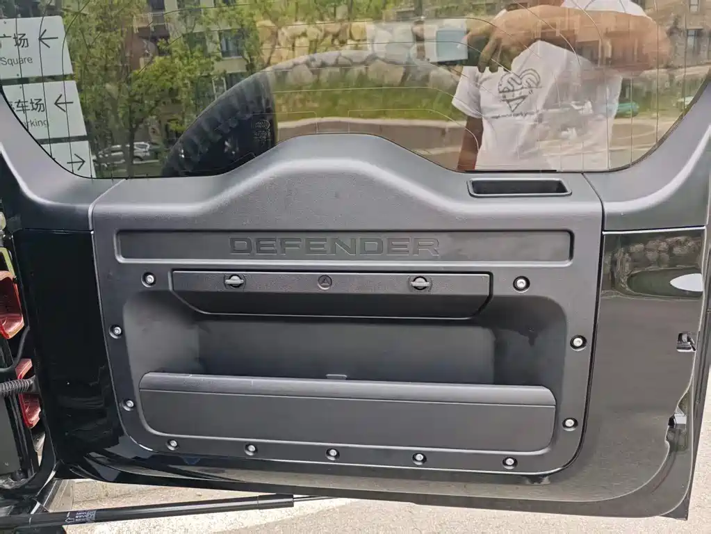 Land Rover Defender 110 3.0 T P400 X-Dynamic HSE