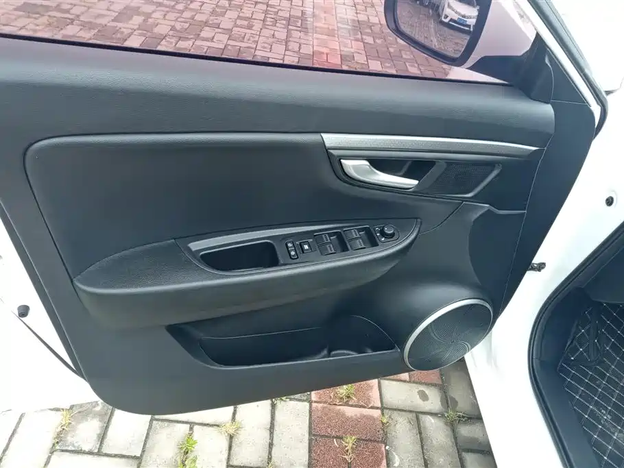 Besturn B50 奔腾B50 2016款 1.6 L 手动豪华型