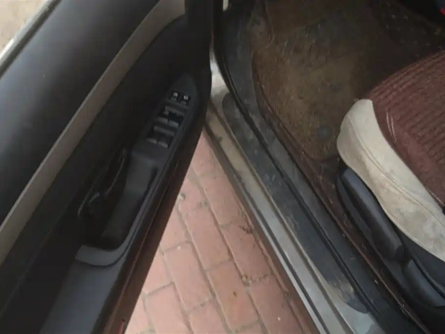 Sylphy Classic 1.6 XE+ Manual Connected Leading