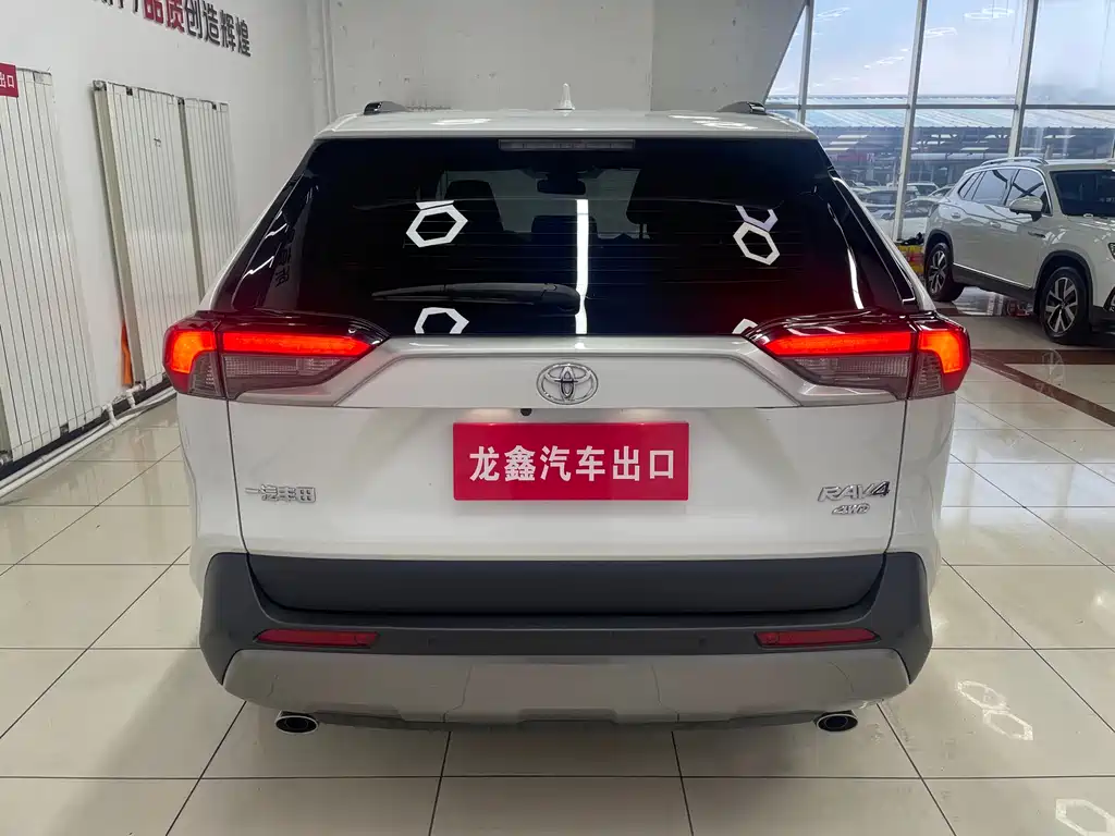 RAV4 2.0 L CVT 4 WD Distinguished
