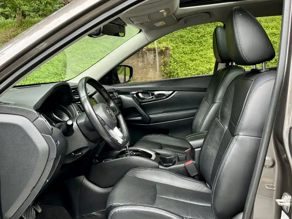 X-Trail 2.0 L CVT Connected Comfort 2 WD