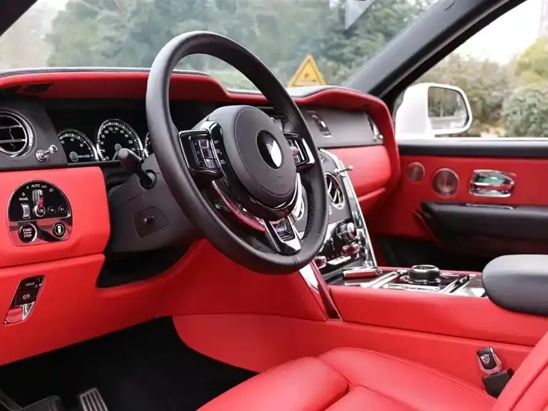 Rolls-Royce Cullinan 5-seat