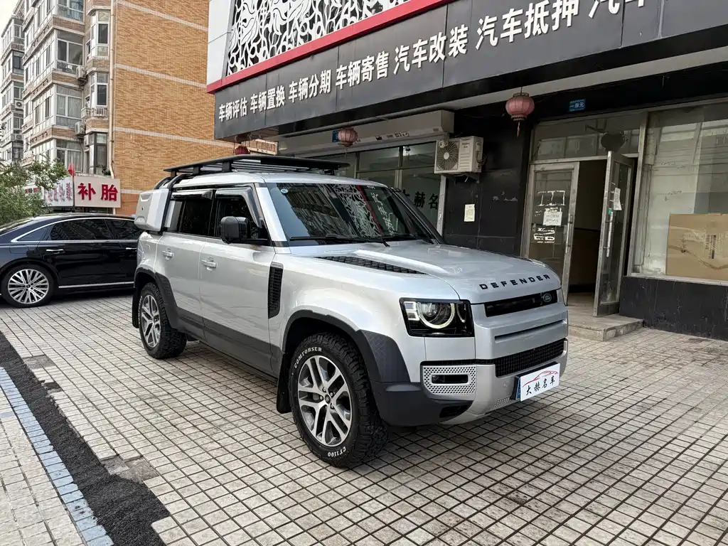 Land Rover Defender 110 P400 First Edition Matte Silver Special Kit