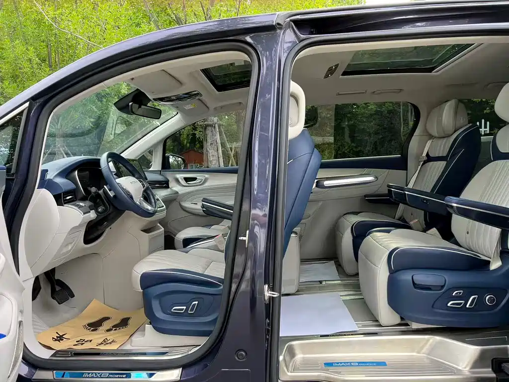 Roewe iMAX8 400 TGI Honored