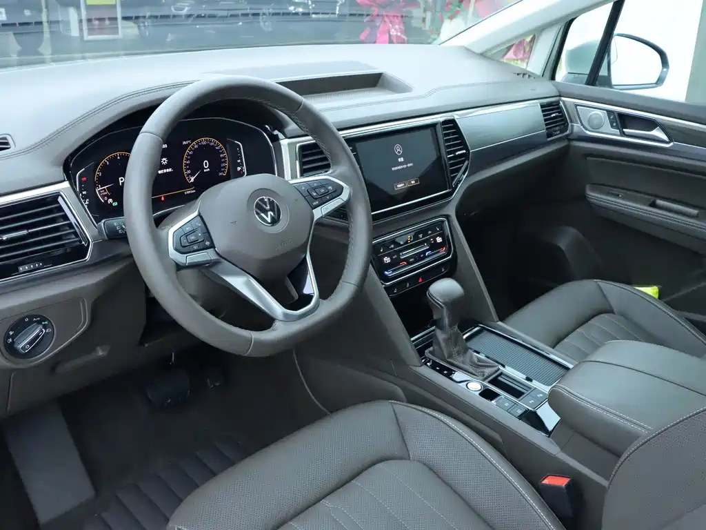 Viloran 330 TSI Luxury