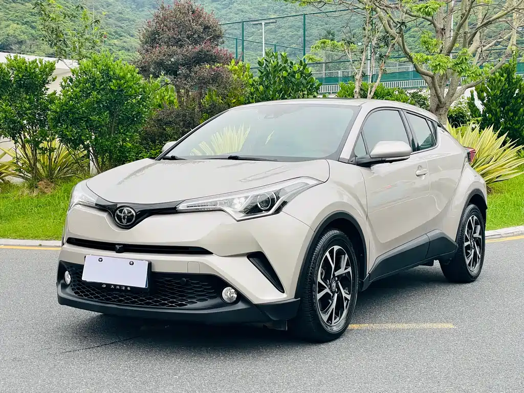 Toyota C-HR 2.0 L Leading
