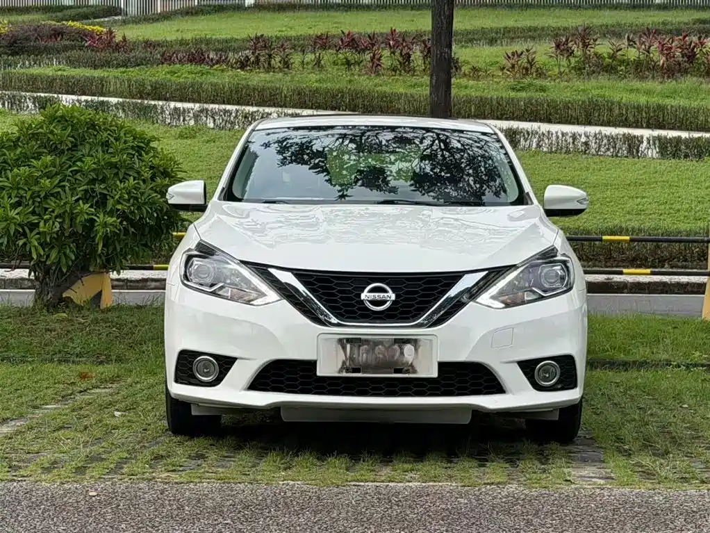 Sylphy 1.6 XV CVT Connected Premium CN-V