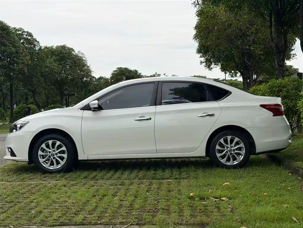 Sylphy 1.6 XV CVT Connected Premium CN-V