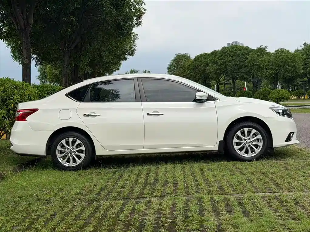 Sylphy 1.6 XV CVT Connected Premium CN-V