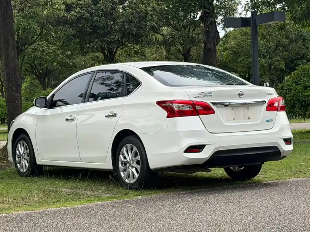 Sylphy 1.6 XV CVT Connected Premium CN-V
